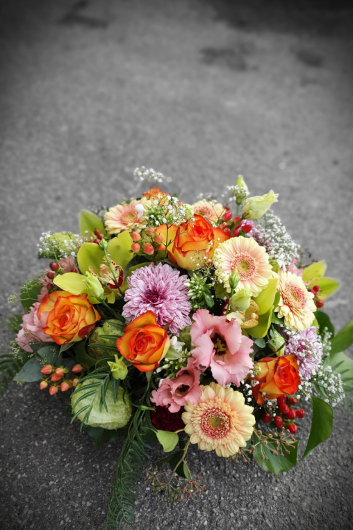 Flaches-Blumengesteck-selber-machen-Deko-Inspiration-Tischgesteck.png