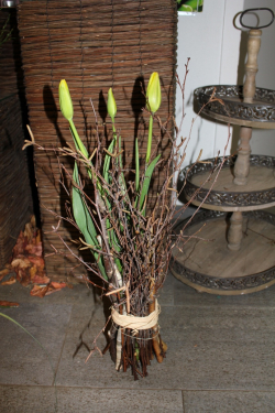 Stehstrauss mit gelben französischen Tulpen (auseliefert in Rüfenacht am 24. Januar 2014)