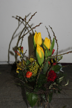 Frühlingsstrauss mit Tulpen (ausgeliefert in Schlosswil am 1. Februar 2013)