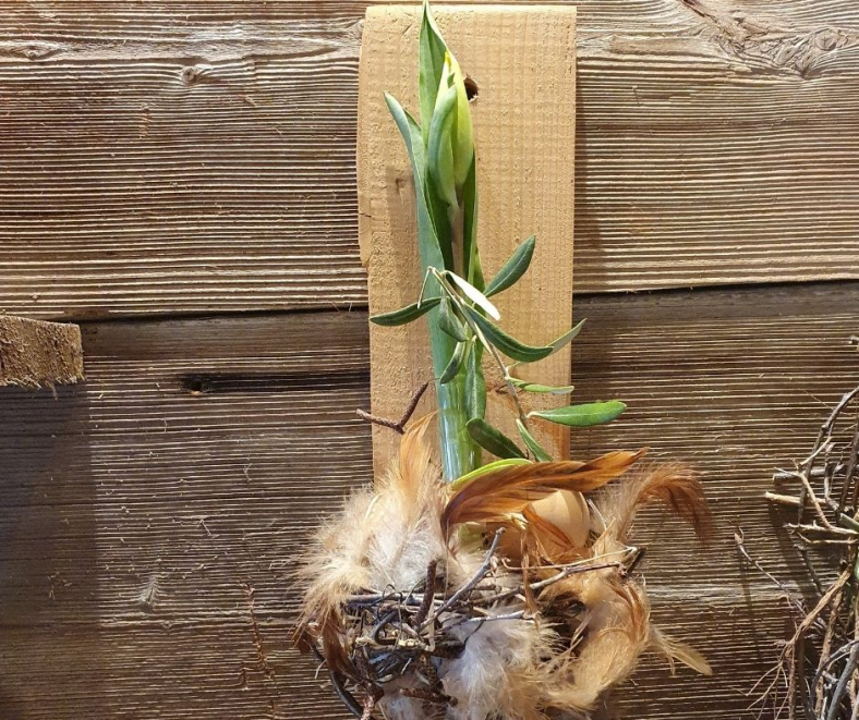 Fruehlingsdeko-DIY-Anleitung-Holzbrett-dekorieren_2.jpg