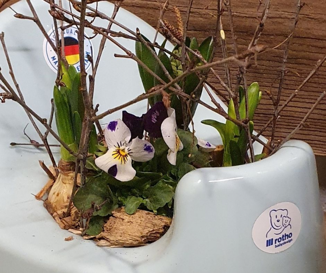 Fruehlingsdeko-in-Nachttopf-fuer-Kinder.jpg