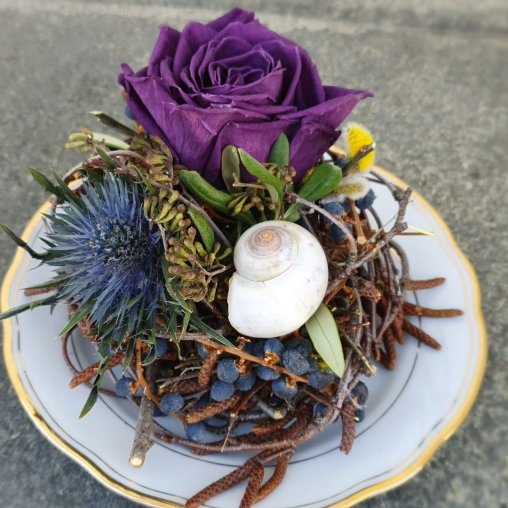 Fruehlingsdekoration-violett-Fruehlingsdekoration-selber-machen.jpg