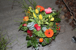 Frühlingsstrauss gelb orange (abgeholt im Laden am 15. Januar 2013)