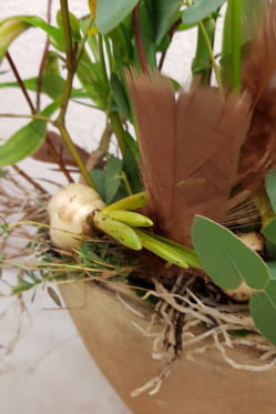 Fruehlingszwiebeln-Muscari-in-Fruehlingsgesteck-integriert.png