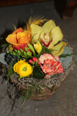 Gesteck in leuchtenden Farben (ausgeliefert in Schlosswil am 7. Februar 2013)