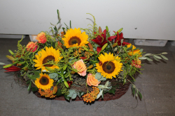 Blumengesteck mit Sonnenblumen (ausgeliefert in Bowil am 16. August 2013)