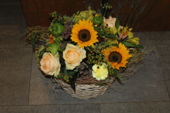 Gesteck herbstlich in Korb (ausgeliefert in Grosshöchstetten am 31. August 2013)