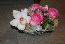 Gesteck rosa weiss (ausgeliefert in Grosshöchstetten am 3. September 2013)