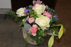 Gesteck rosa weiss (abgeholt im Laden am 9. Februar 2013)