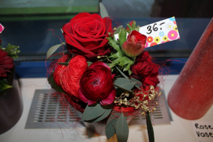 Gesteck rot mit Herz