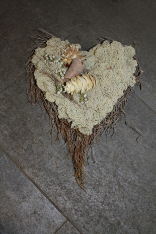 Islandmoosherz als Grabschmuck zu Allerheilgen