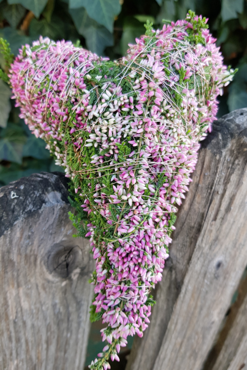 Herz-aus-Heide-calluna-vulgaris-DIY-Dekoration-Idee-Herbst-Winter.png