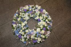 Trauerkranz blau weiss rosa