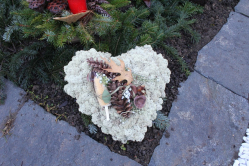 Islandmooskissen (ausgeliefert auf den Friedhof in Biglen am 29. Oktober 2015)