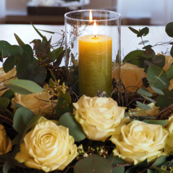 Kerze-im-Glas-Rosen-Deko-idee.jpg