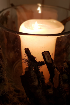 Kerze-im-Glas-Winter-Deko-Idee-mit-einer-Kerze-selber-machen-Winter-Dekoration.png