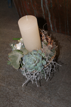 Kerzengesteck weiss (ausgeliefert in Grosshöchstetten am 7. Dezember 2012)