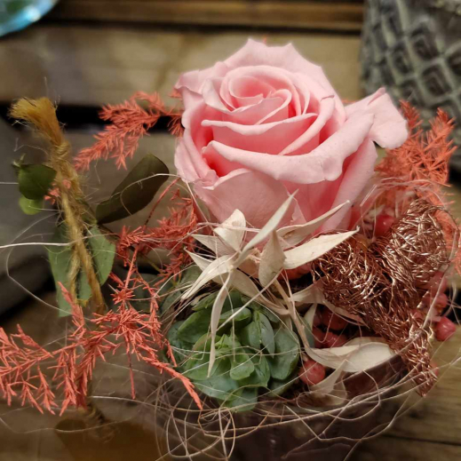 Konservierte-Rose-rosa-gesteck.jpg