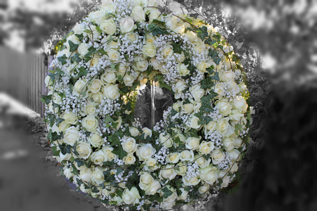 Kranz-weiss-Rosen.jpg