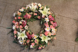Blumenkranz rosa weiss (abgeholt im Laden am 15. Januar 2015)