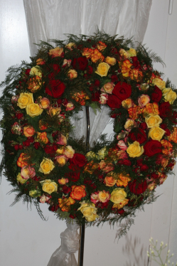 Kranz für Beerdigung mit Rosen (ausgeliefert in derr Kirche Wohlen bei Bern am 24. Januar 2014)