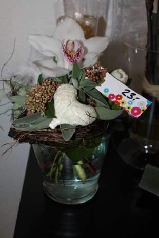Orchideenstrauss mit Herz in weiss