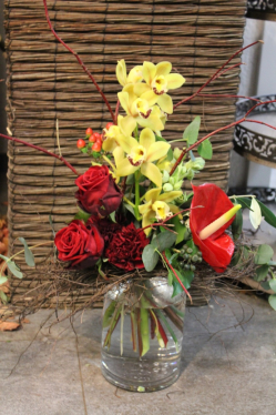 Strauss mit Orchidee rot-gelb (ausgelifert in Grosshöchstetten am 21. Januar 2014)