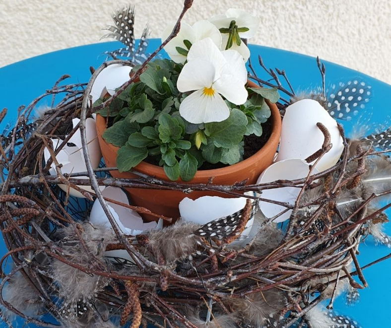 Oster-Deko-idee-aus-Zweigen-DIY-Anleitung.jpg