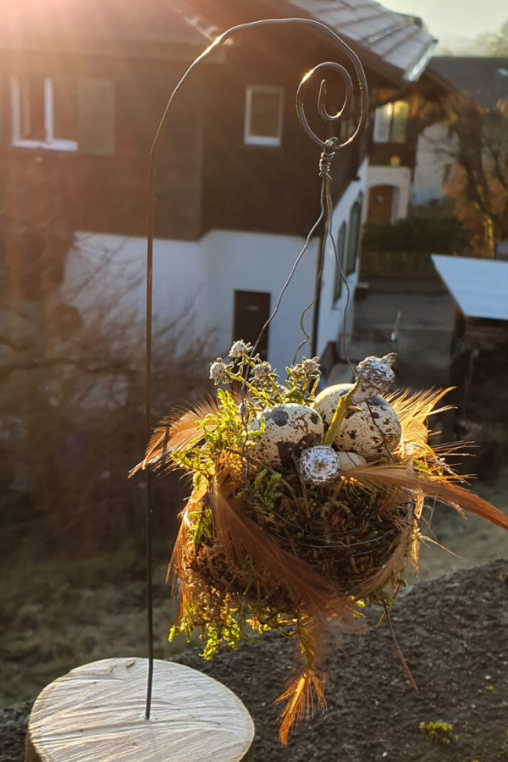 Osterdeko-Idee-zum-selber-machen-Fliegendes-Vogelnest.png