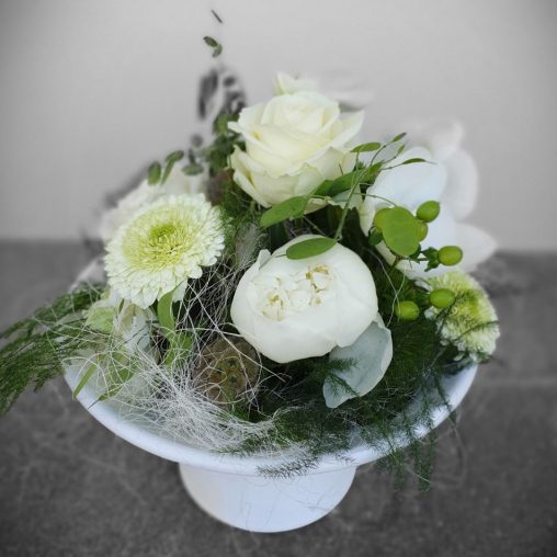 Pokal-mit-Blumen-fuellen-Blumen-DIY-Blumengesteck.jpg