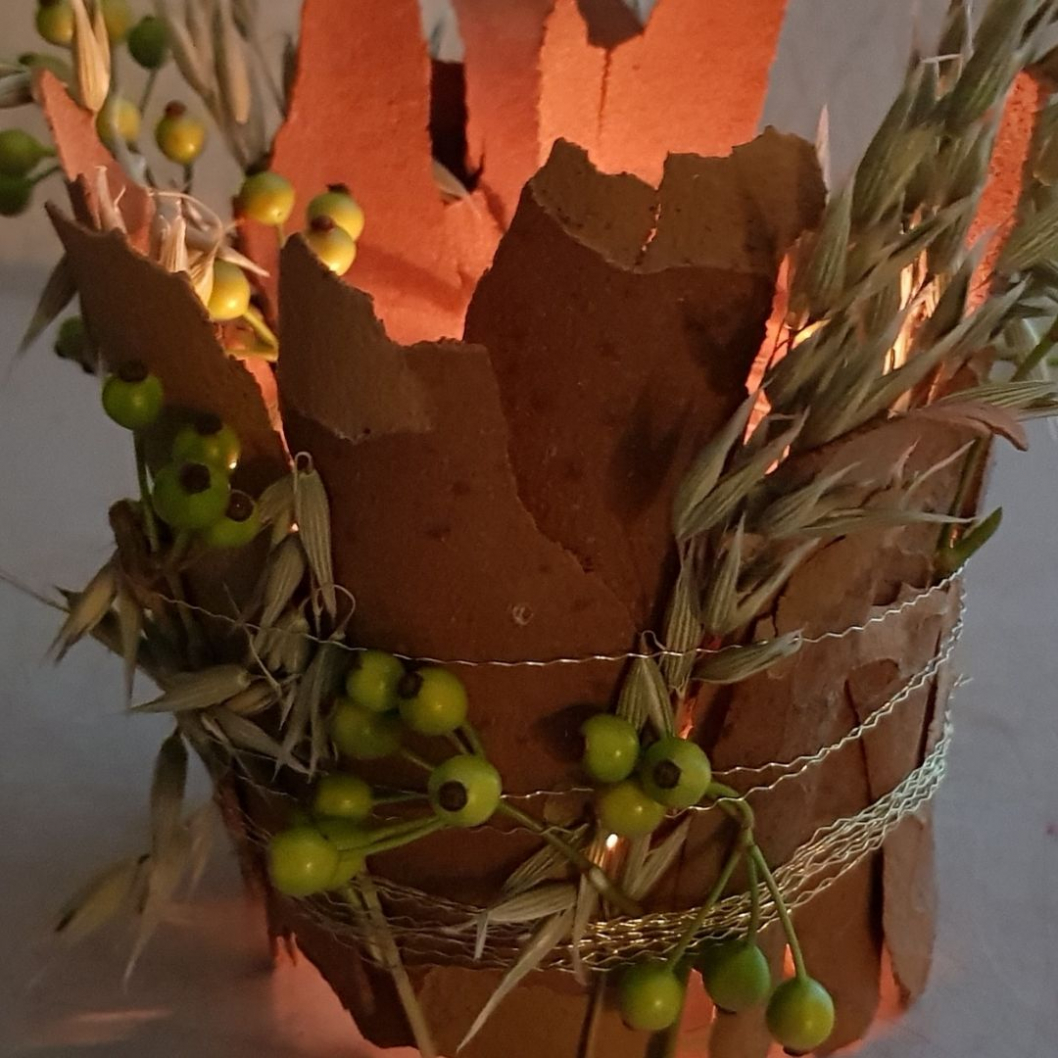 Rinde-um-Glas-zu-Herbstdeko-machen.jpg