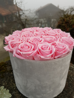 Rosen-Box-mit-stabilisierten-Rosen02.jpg
