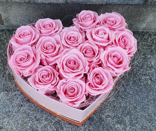 Rosenherz-in-der-Box-rosa-Stabilsiierte-Rosen.png