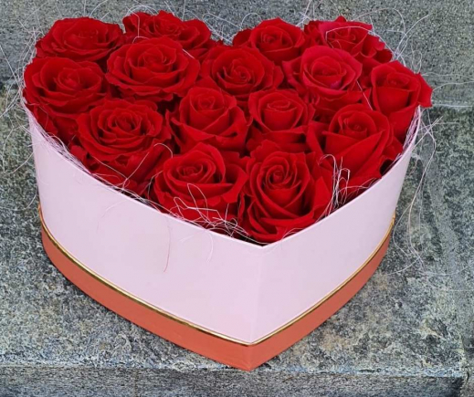 Rosenherz-in-der-Box-rot-Stabilsiierte-Rosen.jpg