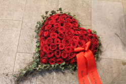 Rosenherz rot mit Schleife (Preis 350.- Inklusive Schleife)
