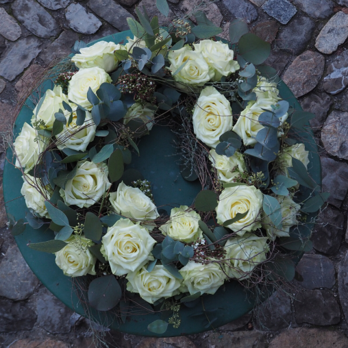 Rosenkranz-shabby-weiss.png