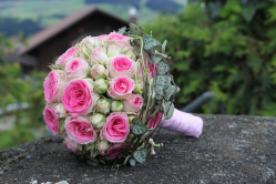 Brautführerinnenstrauss rosa mit Mimi Eden Rosen (abgeholt im Laden am 18. Juni 2016)