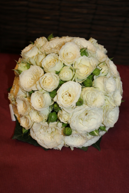 Rosenkugel weiss als Brautstrauss
