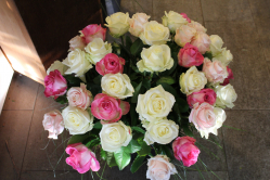 Rosenstrauss gemischt rosa weiss pink (ausgeliefert in Grosshöchstetten am 18. März 2016)