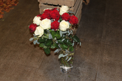 Rosenstrauss rot weiss (ausgeliefert in Münsingen am 18. Dezember 2015)