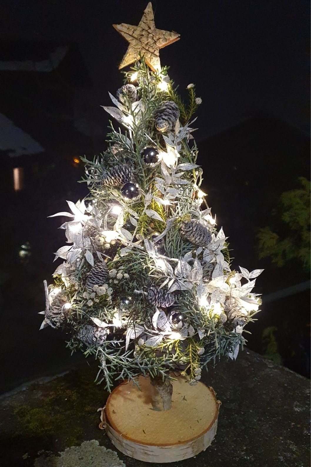 Selber-eine-einfache-Weihnachtsdekoration-machen-Weihnachtsbaum-DIY.jpg