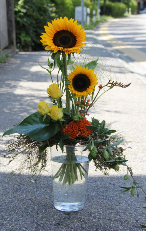 Sonnenblumenstrauss abgestufte Blüten