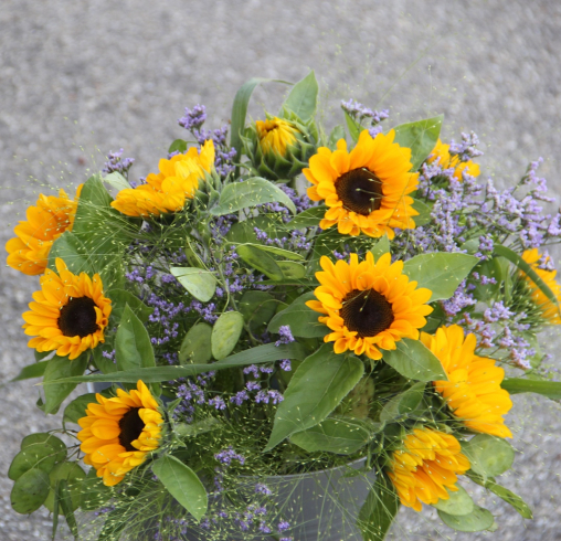Lockerer Sonnenblumenstrauss