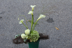 Blumenstrauss mit weissen Calla Blüten (ausgeliefert in Grosshöchstetten am 10. September 2015)