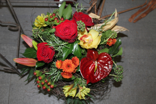 Blumenstrauss herbstlich mit roten Rosen (ausgeliefert in Schlosswil am 14.11.12)