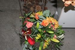 Blumenstrauss in warmen Farben (ausgeliefert am 4. Dezember 2012 in Schlosswil)
