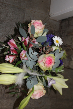 Strauss rosa weiss (ausgeliefert in Bowil am 29. Januar 2013)