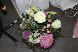 Strauss elegant rosa weiss mit Rosen, Lillien und Chabis (abgeholt im Laden am 27.10.12)