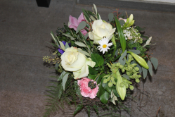 Strauss rosa weiss (ausgeliefert in Grosshöchstetten am 9. Februar 2013)