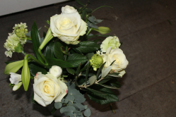 Blumenstrauss weiss (ausgeliefert in Grosshöchstetten am 28. März 2013)